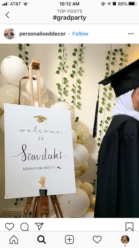 Graduation Party Decor For Men, Sophisticated Graduation Party Ideas, Grad Dinner Ideas, Gold And White Graduation Party Ideas, Grad Party Decorations Backdrops, Elegant Graduation Party Decorations, Graduation Party Checklist, Grad Party Theme, Grad 2023