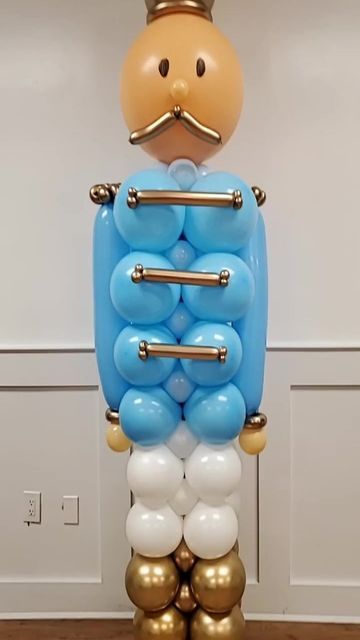 Winter Balloon Centerpieces, Nutcracker Christmas Balloons, Santa Clause Christmas Tree, Up Gingerbread House, November To Remember, Christmas Open House, Balloon Ideas, Christmas Balloons, Balloon Centerpieces