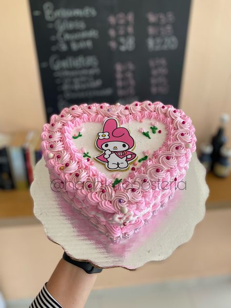 Sanrio Cake My Melody, Hello Kitty Kuromi Birthday Cake, Kuromi And My Melody Cake, Melody Cake Design, Kuromi Vintage Cake, My Melody Cake, Melody Cake, Kuromi And My Melody, Vintage Heart Cake Hello Kitty