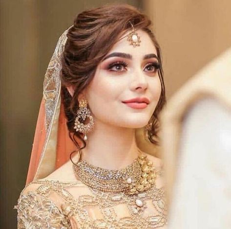 10 Most Stylish Pakistani Bridal Dresses -Wedding Outfits भारतीय दुल्हन संबंधी, Pakistani Bridal Hairstyles, Bridal Hairstyle Indian Wedding, Pakistani Bridal Makeup, Engagement Hairstyles, Bridal Hairdo, Bridal Hair Buns, Bridal Outfit, Indian Bridal Hairstyles