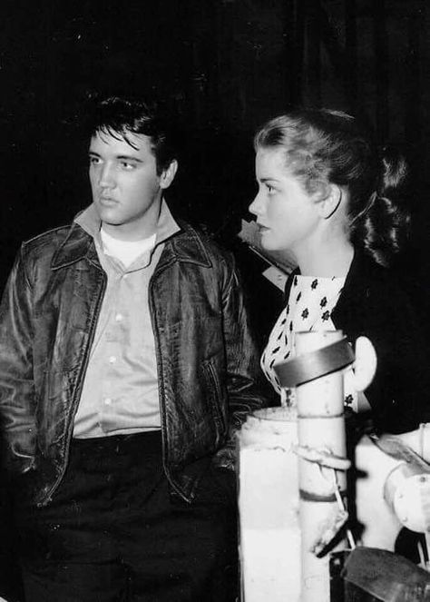 Dolores Hart, Velvet Elvis, Elvis Wallpaper, King Creole, Elvis Presley Movies, Young Elvis, Bone Structure, John Lennon Beatles, Beatles John