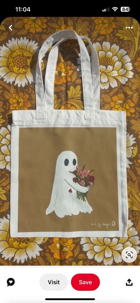 Halloween Tote Bags Diy Paint, Cute Tote Bags Design, Cute Tote Bag Painting Ideas, Fall Tote Bag Painting Ideas, Halloween Tote Bags Diy, Painting On Bags Ideas, Tote Design Ideas, Painting Bags Ideas, Painted Bags Ideas