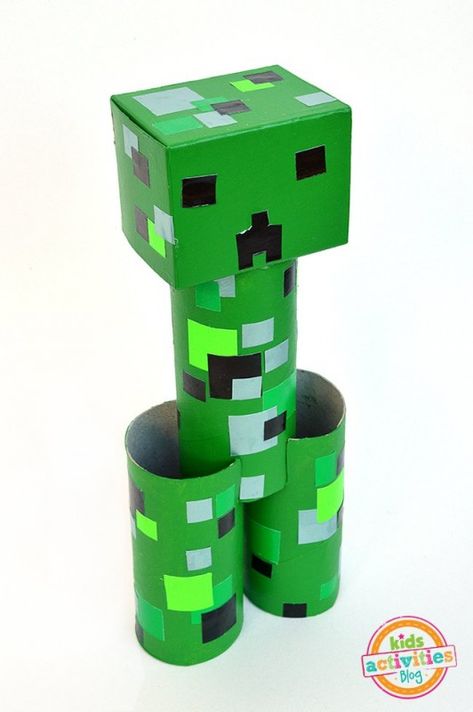 toilet-roll-minecraft-KAB Minecraft Blueprint, Minecraft Crafting Recipes, Minecraft Diy Crafts, Toilet Roll Craft, Creeper Minecraft, Minecraft Mod, Diy Minecraft, The Creeper, Minecraft Birthday Party