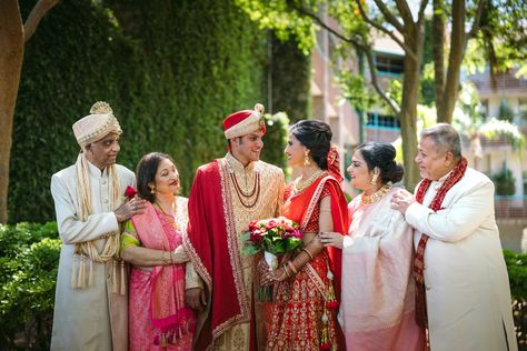 Indian wedding family photos Family Poses For Wedding, Family Marriage Photos, Family Group Wedding Photos, Family Photoshoot Wedding, Poses For Engagement Pictures Indian Family, Wedding Photoshoot With Family, Family Wedding Poses, Indian Wedding Photography Poses Family, Marriage Family Photos