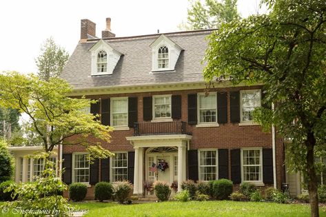 Brick Colonial House Exterior, Colonial House Landscaping, Colonial Homes Exterior, Colonial Curb Appeal, House Exterior Colonial, Dutch Colonial Exterior, Brick Colonial House, Colonial Aesthetic, Old Colonial Homes