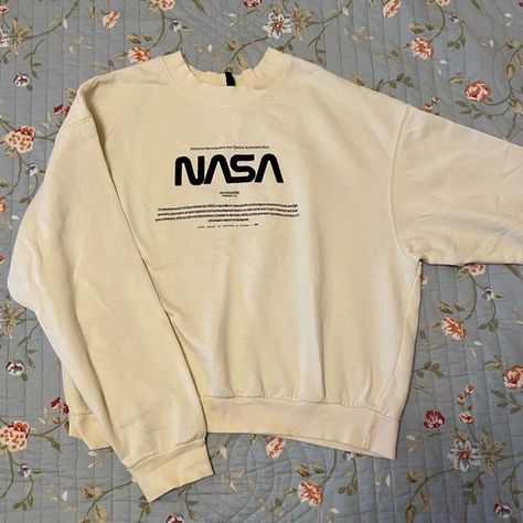 NASA Sweatshirt Women’s Large Nasa Sweatshirt, Sweatshirt Women, Light Yellow, Nasa, Sweatshirts Women, Crop Top, Crop Tops, Brand New, Outfit Inspo