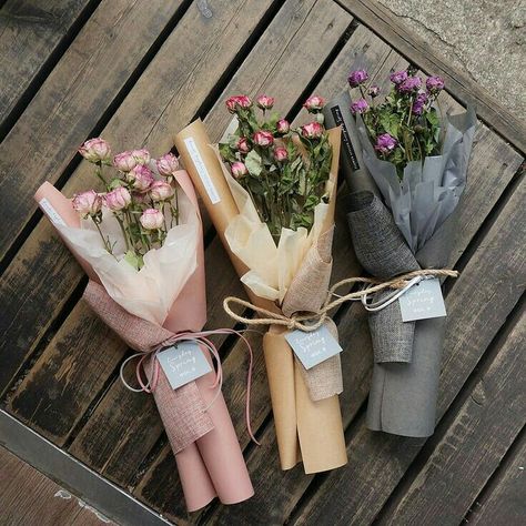 Single Flower Bouquet, Flower Bouquet Diy, How To Wrap, Boquette Flowers, Hand Bouquet, Bouquet Wrap, Flowers Bouquet Gift, How To Wrap Flowers, Flower Packaging