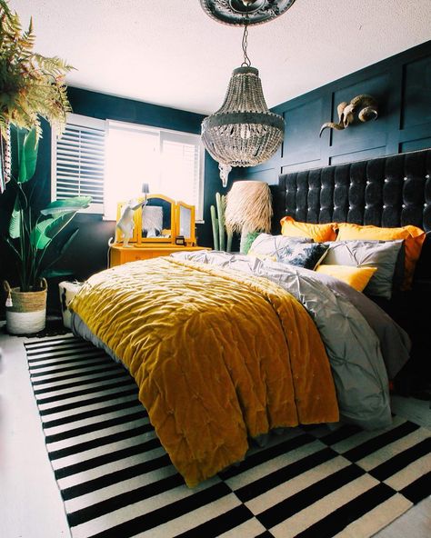 dark eclectic bedroom #bedroomgoals #bedroominspo⁣⁣ #sypialnia #bedroomideas #wallpanelling #boardandbatten #darkinteriors #mycollecteddecor #eclecticdecor Dark Eclectic Bedroom, Eclectic Bedroom Design, Funky Bedroom, Eclectic Decor Bedroom, Eclectic Bedroom, Bedroom Aesthetic, Eclectic Home, Aesthetic Bedroom, Dream Decor