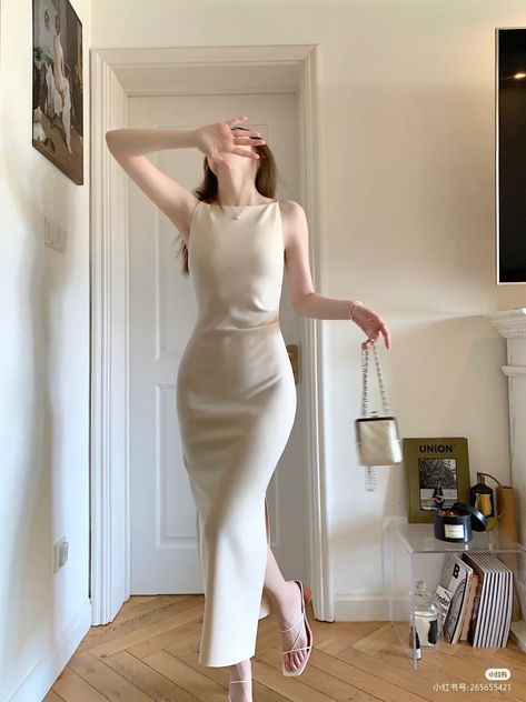 Chinese Elegant Style, Bolero Outfit Dress, Rich Woman Outfits Classy Elegant Dress, Summer Elegant Dress Classy Chic, Old Money Outfit Women Aesthetic Dress, Elegant Looks Outfits, Simple But Elegant Outfits, Elegant White Dress Classy Chic, Old Money Gown