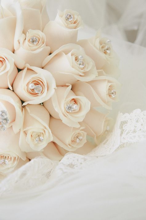 Bride Wedding Bouquet, Bouquet Images, Raindrops And Roses, Fairytale Wedding, Flower Bouquet Wedding, Bride Wedding, Wedding Bouquet, White Roses, Winter Wedding