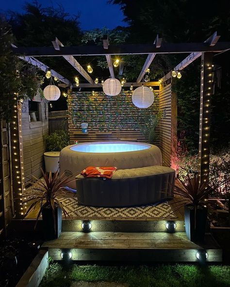 Whirpool Outdoor, Hot Tub Privacy Ideas, Hot Tub Privacy, Hot Tub Pergola, Small Backyard Design Layout, Privacy Ideas, Hot Tub Room, Hot Tub Patio, Outdoor Hot Tub