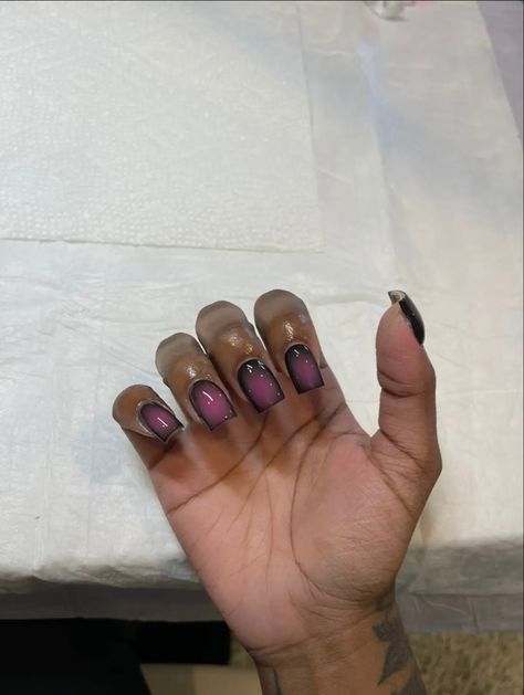 Chunky Short Nails, Short Square Acrylic Nails Metallic, Short Metallic Nails, Short Nail Designs Acrylic, Pink And Black Chrome Heart Nails, Black Airbrush Nails, Black And Pink Croc Nails, Aura Nails With Blooming Gel, Aura And Crocodile Nails