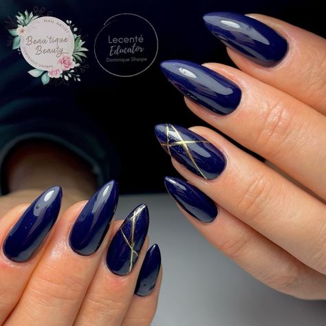 Matte Navy Blue And Gold Nails, Navy Blue Autumn Nails, Navy Tip Nails, Dark Blue Wedding Nails, Dark Blue Gel Nails Ideas, Winter Nails Navy Blue, Dark Blue Nails With Gold, Short Dark Blue Nails, Dark Blue And Gold Nails