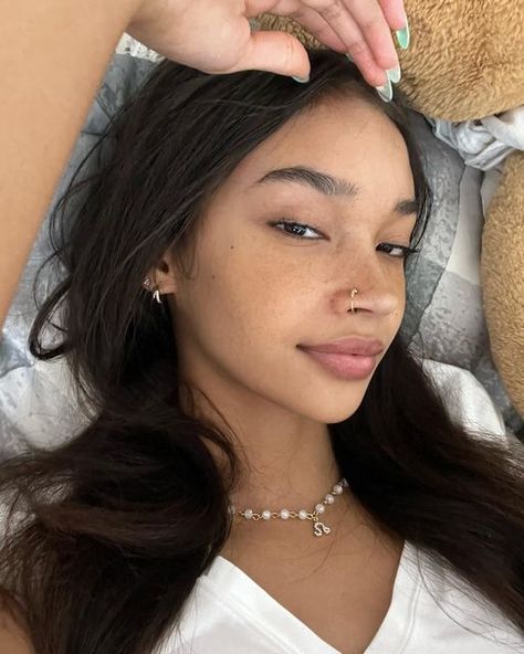 Kaylee Malcolm, Black Girls With Freckles, Light Brown Skin, Light Makeup Looks, Freckles Girl, Bare Face, Teen Fiction, Looks Black