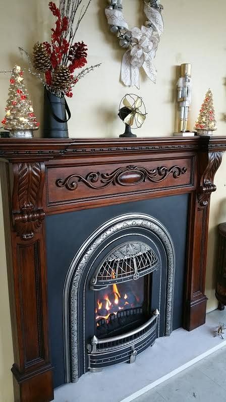 Cafe Fireplace, Small Fireplaces, Outdoor Fireplace Plans, Design Camino, Diy Outdoor Fireplace, Gas Insert, Wood Mantel, Gas Fireplace Insert, Vintage Fireplace