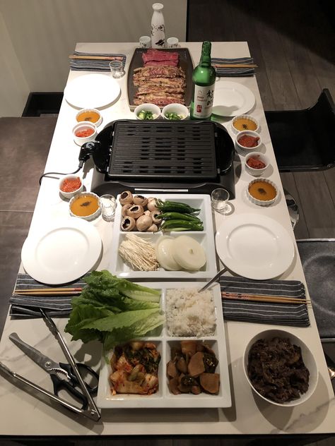 [Homemade] Korean BBQ Korean Bbq At Home, Korean Food Side Dishes, Best Korean Food, Korean Side Dishes, Korean Bbq, Bbq Recipes, Korean Food, Food Cravings, Soul Food