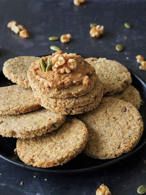 Reid Diet, Scottish Oatcakes, Easy Homemade Crackers, Scottish Oat Cakes, Oat Cake Recipes, Savory Cookies, Oatmeal Muffin, Snacks Crackers, Oats Snacks