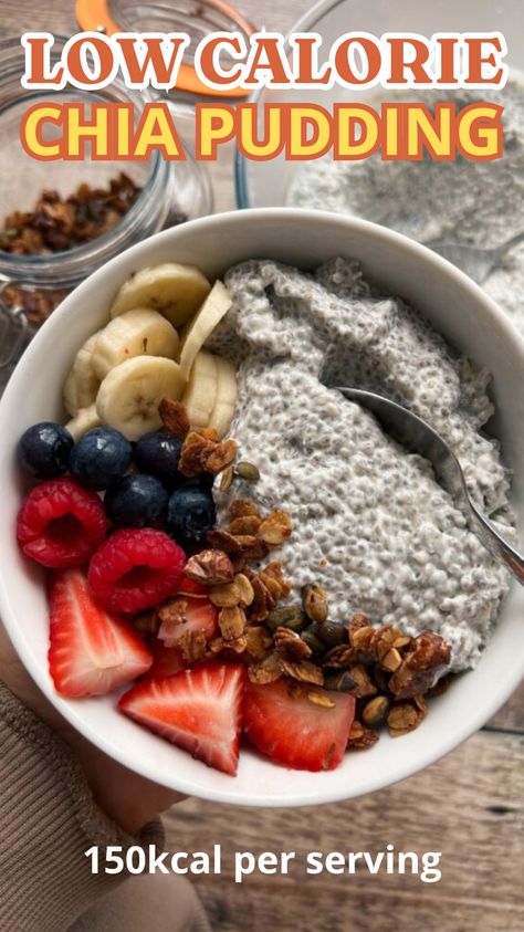 This low calorie chia pudding is perfect for those watching their weight, looking to lose a few pounds, or just fancy a healthy low calorie snack or dessert.  At just 150 calories per serving, this is a satiating low calorie meal! Chia Seed Healthy Recipes, Chia Seed Recipes Low Calorie, Low Calorie Chia Pudding Breakfast, Low Cal Chia Seed Pudding, Chia Breakfast Bowl, Chia Seed Pudding Low Calorie, Healthy Low Calorie Breakfast Ideas, Chia Pudding Low Calorie, Low Cal Chia Pudding