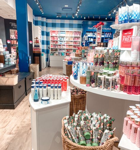 Bath And Body Works Aesthetic Store, Bath And Body Works Store Aesthetic, Bath Body Works Aesthetic, Bath And Body Works Perfume Aesthetic, Aesthetic Bath And Body Works, Imvu Accessories, Bath And Body Works Aesthetic, Bath And Body Works Store, James Town