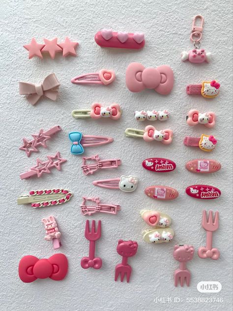 Kawaii Clips, Decora Accessories, Hair Clips Aesthetic, Kawaii Hair Clips, Kawaii Outfit Ideas, Clothes Clips, Hello Kit, Kawaii Hairstyles, Bead Charms Diy