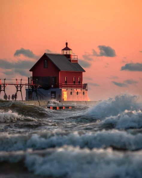 A 120 pieces jigsaw puzzle from Jigidi Clock Sound, Lost Connection, Grand Haven, Jigsaw Puzzle, Jigsaw Puzzles, Lighthouse