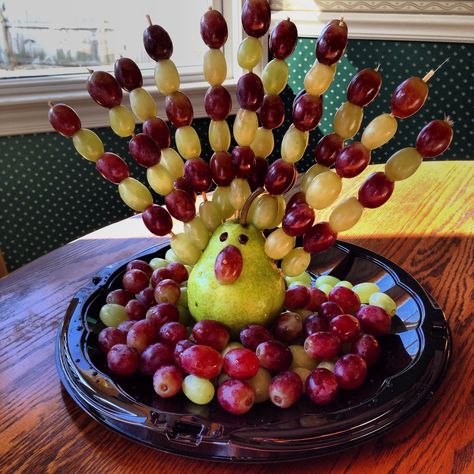 Thanksgiving Vegetable Tray, Thanksgiving Cakes Decorating, Thanksgiving Party Food, Thanksgiving Food Crafts, Thanksgiving Platter, Thanksgiving Fruit, Thanksgiving Vegetables, Thanksgiving Snacks, Thanksgiving Breakfast