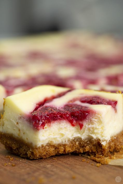 Raspberry Swirl Cheesecake Bars, Raspberry Jam Cheesecake, Raspberry Swirl Cheesecake Recipes, No Bake Raspberry Cheesecake Bars, No Bake Raspberry Cheesecake Recipes, Squares Recipes, Cheesecake Bars Easy, Raspberry No Bake Cheesecake, Raspberry Cheesecake Bars