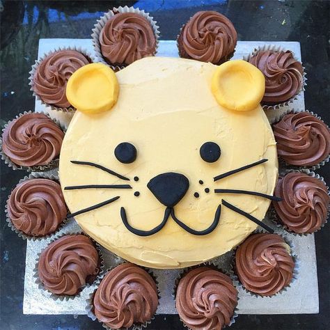 For a second birthday party, a lion cake. An 8 inch sponge cake, covered in orange-tinted buttercream. Sugarpaste ears, eyes, nose, mouth and whiskers. Chocolate cupcakes around the edge for the mane. Easy Birthday Cake, Lion Cake, Torte Cupcake, Easy Birthday, Animal Cakes, Simple Birthday Cake, Boy Birthday Cake, Safari Party, Cupcake Cake