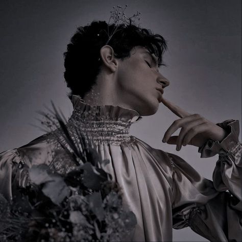 Dark Prince Aesthetic, Prince Aesthetic, 3 People Costumes, Fae Aesthetic, Cardan Greenbriar, The Folk Of The Air, Folk Of The Air, The Cruel Prince, Royalty Aesthetic