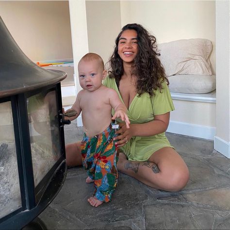 Motherhood Pictures, Taylor Giavasis, Hippie Kids, Hippie Mom, Mum Fashion, New Photo Download, Mom Son, Mommy Life, Cute Family