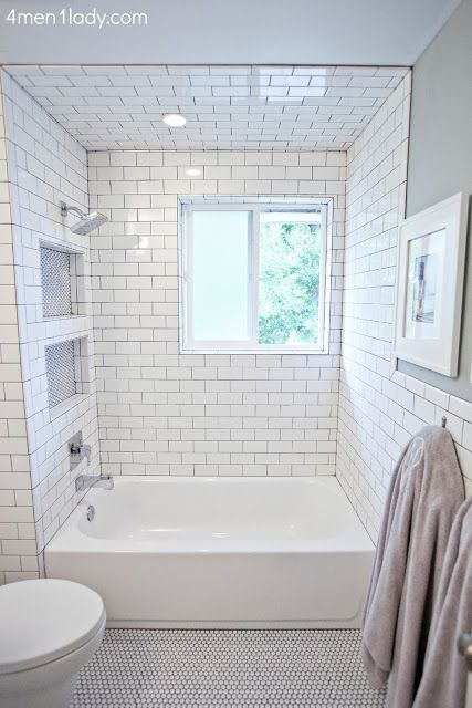 Very pretty. Great blog too. Small Narrow Bathroom, Bathroom Tub Shower Combo, Shower Window, Makeover Kamar Mandi, Shower Combo, Subway Tiles Bathroom, Small Bathtub, Bathroom Tub Shower, Bath Redo