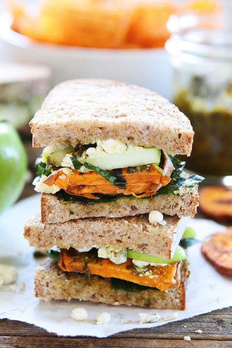 Roasted Sweet Potato Sandwich with Apples, Pesto, Kale, and Blue Cheese Sweet Potato Sandwich, Fall Sandwiches, Blue Cheese Recipes, Potato Sandwich, Sweet Potato And Apple, Clean Eating Recipes Lunch, Clean Eating Lunch, Roasted Sweet Potato, Vegetarian Sandwich