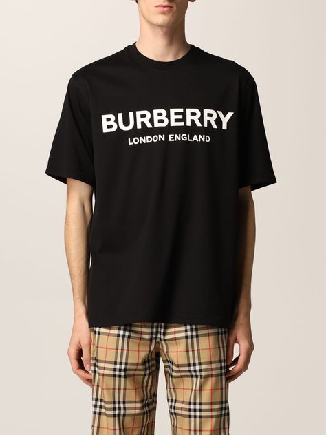 Burberry Men Outfit, Man Clothes, Creative T Shirt Design, Burberry London, Burberry Men, London England, Burberry, Tshirt Designs, England