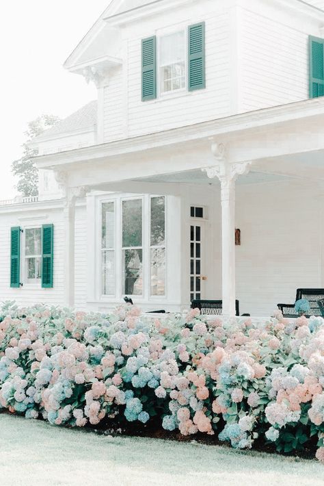 Porch Columns, Marthas Vineyard, Dream House Exterior, Pretty House, Dream Garden, Dream Home Design, Nantucket, My Dream Home, Future House