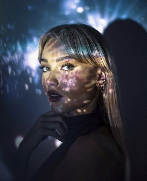 Neon Photoshoot, Projector Photography, Creative Portrait Photography, Colorful Portrait, Night Photos, Creative Portraits, Beauty Art, Photoshoot Inspiration, Photography Inspo