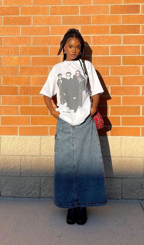 Fashion School Outfits Aesthetic, Denim Streetwear Women, Denim Maxi Skirts Outfit, Concert Merch Outfit, Long Blue Jean Skirt Outfits Fall, Maxi Skirt Inspo Outfit, 90s Jean Skirt Outfits, Layered Graphic Tee Outfit, Turning Jeans Into A Skirt