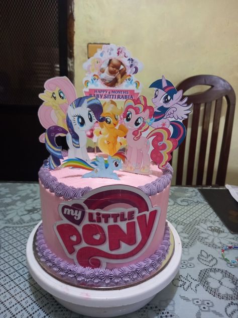 Cake Kuda Poni, Pony Cake Design, Pony Theme Cake, Alice In Wonderland Props, 14th Birthday Cakes, My Little Pony Cake, My Little Pony Collection, Little Pony Cake, My Little Pony Birthday Party