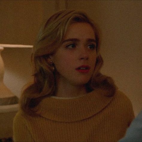 Rita Skeeter, Sabrina Witch, Kiernan Shipka, Character And Setting, Sabrina Spellman, Leap Year, Platinum Blonde Hair, The Secret History, Platinum Blonde