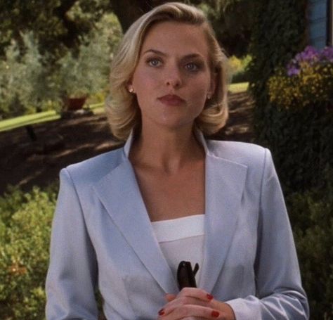 Elaine Hendrix 90s, Meredith Blake Hair, Meredith Blake Style, Short Hair Old Money, Meredith Blake Aesthetic, Gemini Aura, Parents Trap, Meredith Blake, The Parent Trap