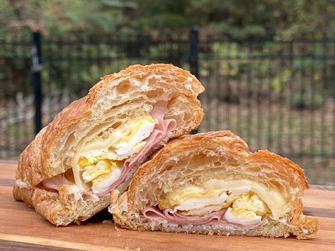 Costco Croissant Breakfast Sandwich Costco Croissants Recipe, Costco Croissants, Costco Bakery, Croissants Recipe, Croissant Breakfast Sandwich, Super Low Calorie, Best Breakfast Sandwich, Croissant Sandwich, Croissant Breakfast