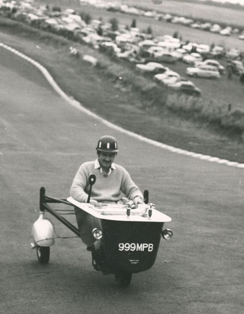 Graham Hill riding a motorised bathtub in Brands Hatch Graham Hill, Brands Hatch, Monaco Gp, Cycle Car, Classic Racing Cars, Racing Drivers, Classic Motors, F1 Racing, Racing Driver