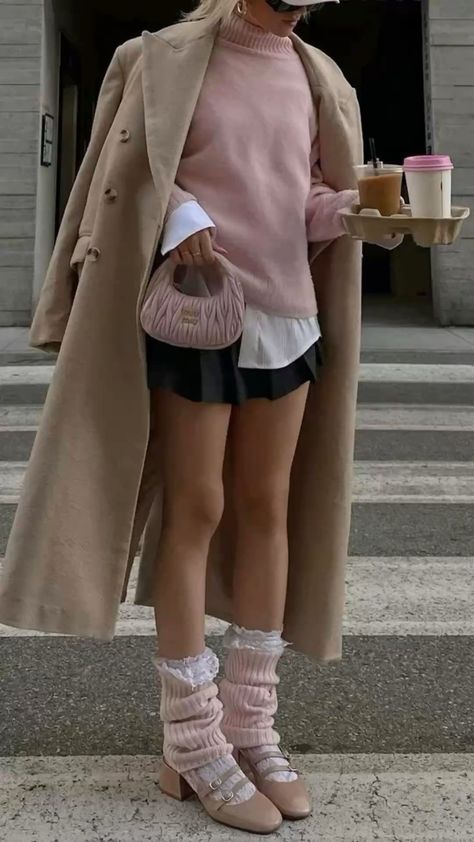 #miumiu #dream #inspiration #fashion #outfits Vetements Shoes, Looks Adidas, Stile Blair Waldorf, Adrette Outfits, Fest Outfits, Skandinavian Fashion, Chique Outfits, Looks Street Style, Mode Inspo