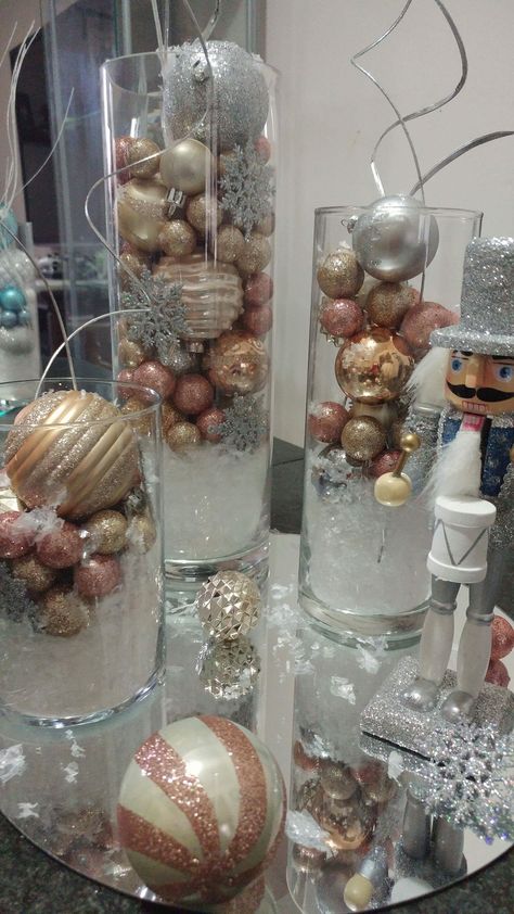 Christmas Vase Filler Ideas, Vase Filler Ideas, Apothecary Jars Decor, Xmas Centerpieces, Corporate Christmas Parties, Affordable Christmas Decorations, Pretty Christmas Decorations, Christmas Vases, Christmas Balls Decorations