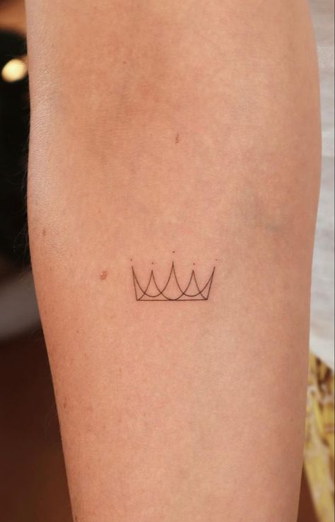 Tiara Tattoo Small Simple, Finger Tattoos Crown Queens, Minimalist Crown Tattoos For Women, Tattoo Queen Crown, Dainty Crown Tattoos For Women, Crown Tattoo Aesthetic, Fineline Crown Tattoo, Rapunzel Crown Tattoo, Crown Tattoo Fine Line