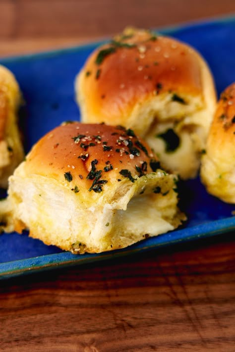 Cheesy Stuffed Garlic Hawaiian Rolls Afro Hairstyles Women, Garlic Rolls, Short Afro Hairstyles, Natural Afro, Biscuit Bread, Hairstyle Short, String Cheese, Hawaiian Rolls, Recipes Appetizers And Snacks