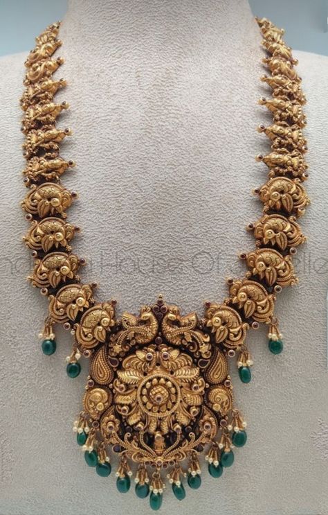 Latest Long Haram Gold Jewellery Designs Antique, Latest Long Necklace Gold Indian, Nakshi Haram Designs Gold Latest, Simple Antique Necklace Gold, Antique Long Haram Designs, Haram Designs Gold Latest Long, Antique Haram Designs Gold, Long Chains Indian Gold, 40grams Gold Haram