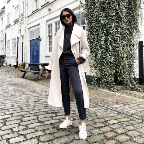 713 Likes, 13 Comments - Hannah | COCOBEAUTEA (@cocobeautea) on Instagram: “(Out)Fit for this gloomy London weather ☁️ http://liketk.it/2uHTk #liketkit @liketoknow.it” White Overcoat Outfit Women, Overcoat Outfit Women, Overcoat Outfit, London Weather, Neutral Fall Outfits, Winter Fashion Boots, Womens Fashion Casual Winter, Wool Overcoat, Spring Street Style