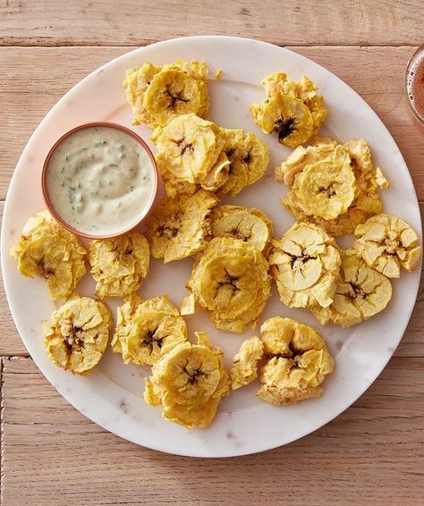 air fryer tostones with mojo dipping sauce Tostones Dipping Sauce, Mojo Dipping Sauce, Tostones Recipe Air Fryer, Tostones Sauce, Mojo Dip, Tostones Air Fryer, Plantain Sauce, Garlic Mojo Sauce, Spanish Meal