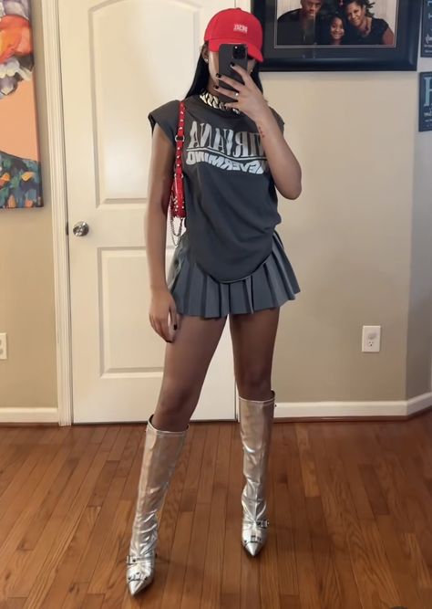 Htx Outfits, Brown Boots Outfit Black Women, Skirt And Boots Outfit Black Women, Grey Skirt Outfit Black Women, Brat Energy, Boots Outfit Black Women, Mini Skirt Outfit Black Women, Skirt Outfit Black Women, Outfit Black Women