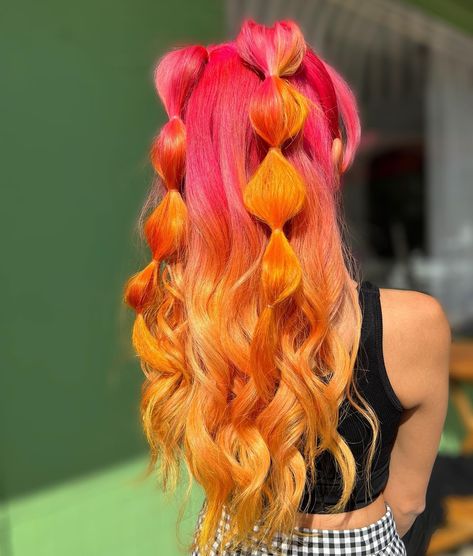 Fire Hair Styles, Pink To Yellow Hair, Florida Hairstyles, Orange And Pink Hair, Orange And Yellow Hair, Dj Shoot, Pink And Yellow Hair, Prom Background, Gigi Grant